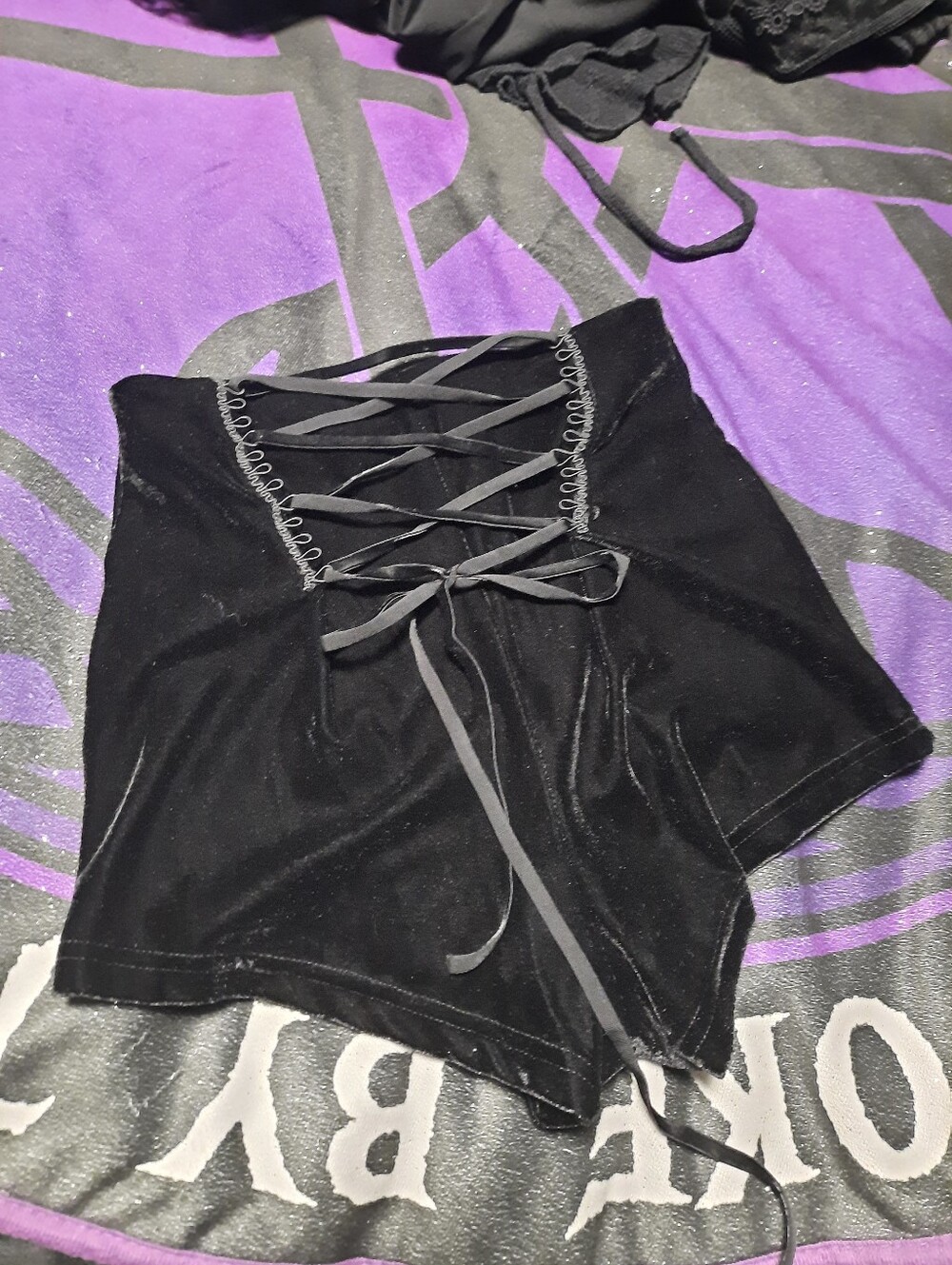 Embellished Black High-Waist Velvet Shorts - Picture 5 of 7
